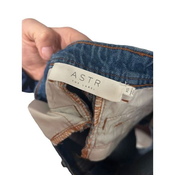 ASTR The Label Cotton Four Button Closure High Waist Denim Short Blue Size XS - Picture 6 of 9